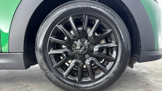 MINI Hatchback 1.5 Cooper Classic 3dr Auto [Comfort/Nav Pack] Petrol Hatchback